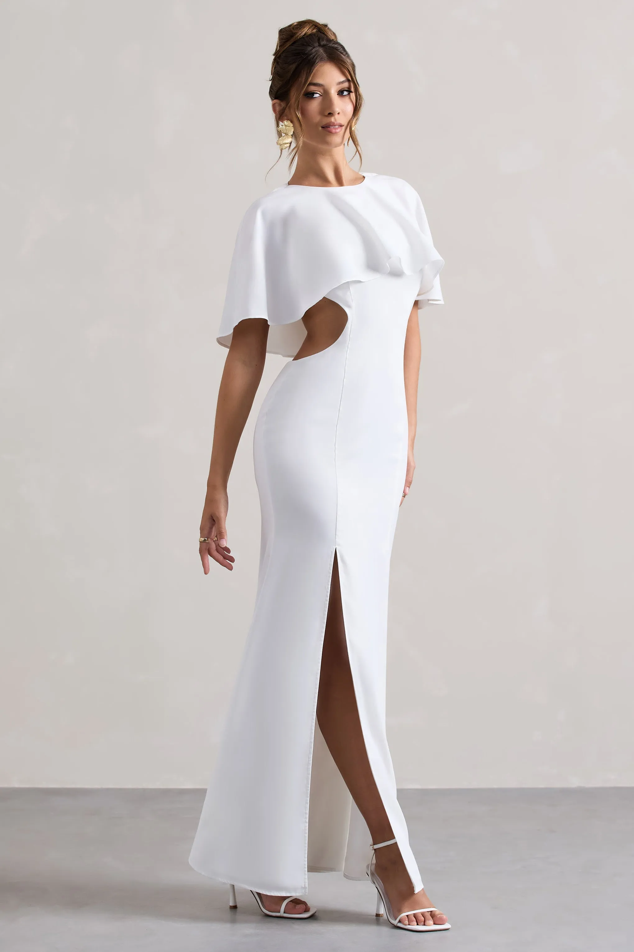 Isadora | Robe longue en ivoire avec fente et cape