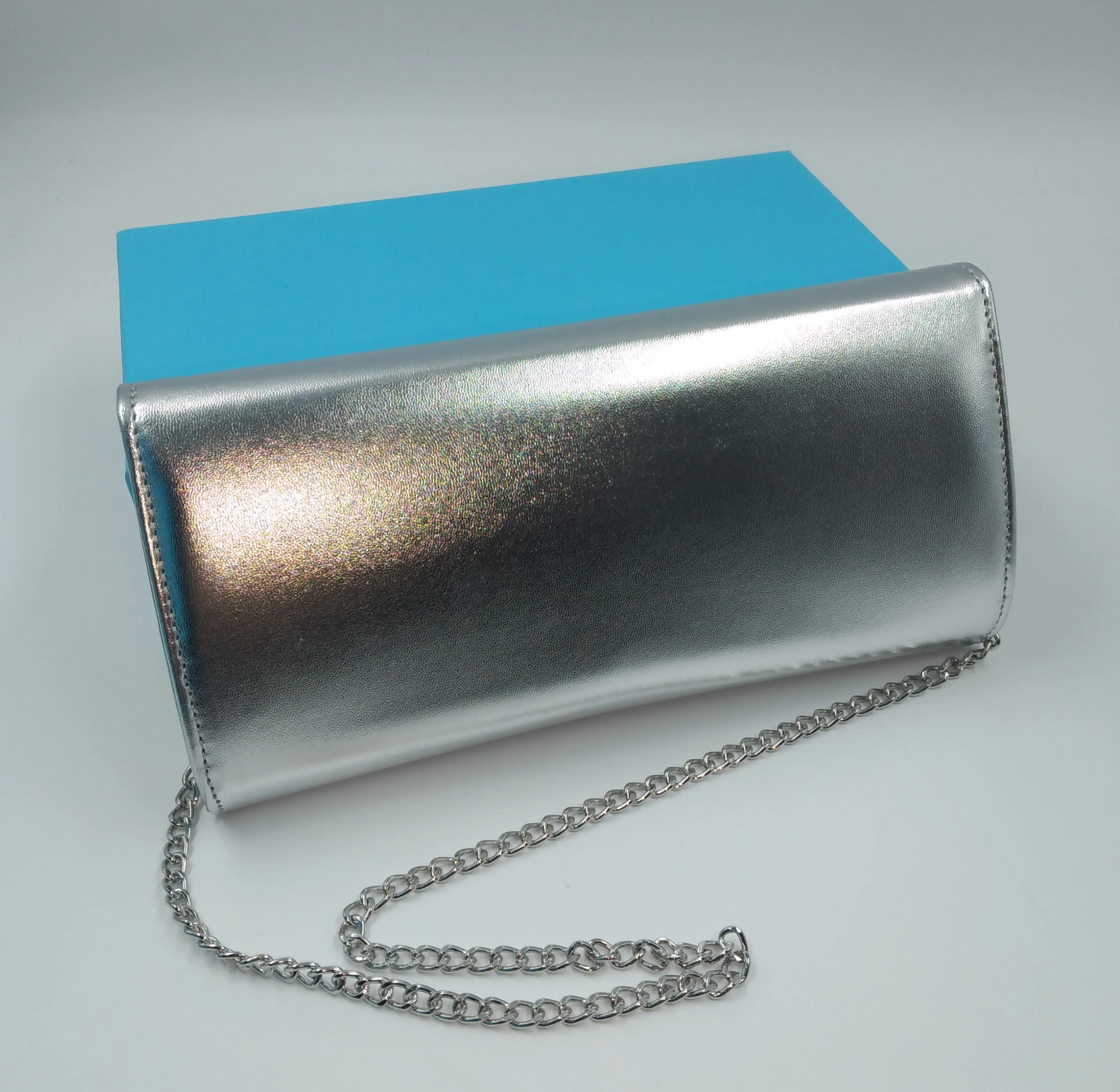 POCHETTE ARGENTO CON DETTAGLI STRASS